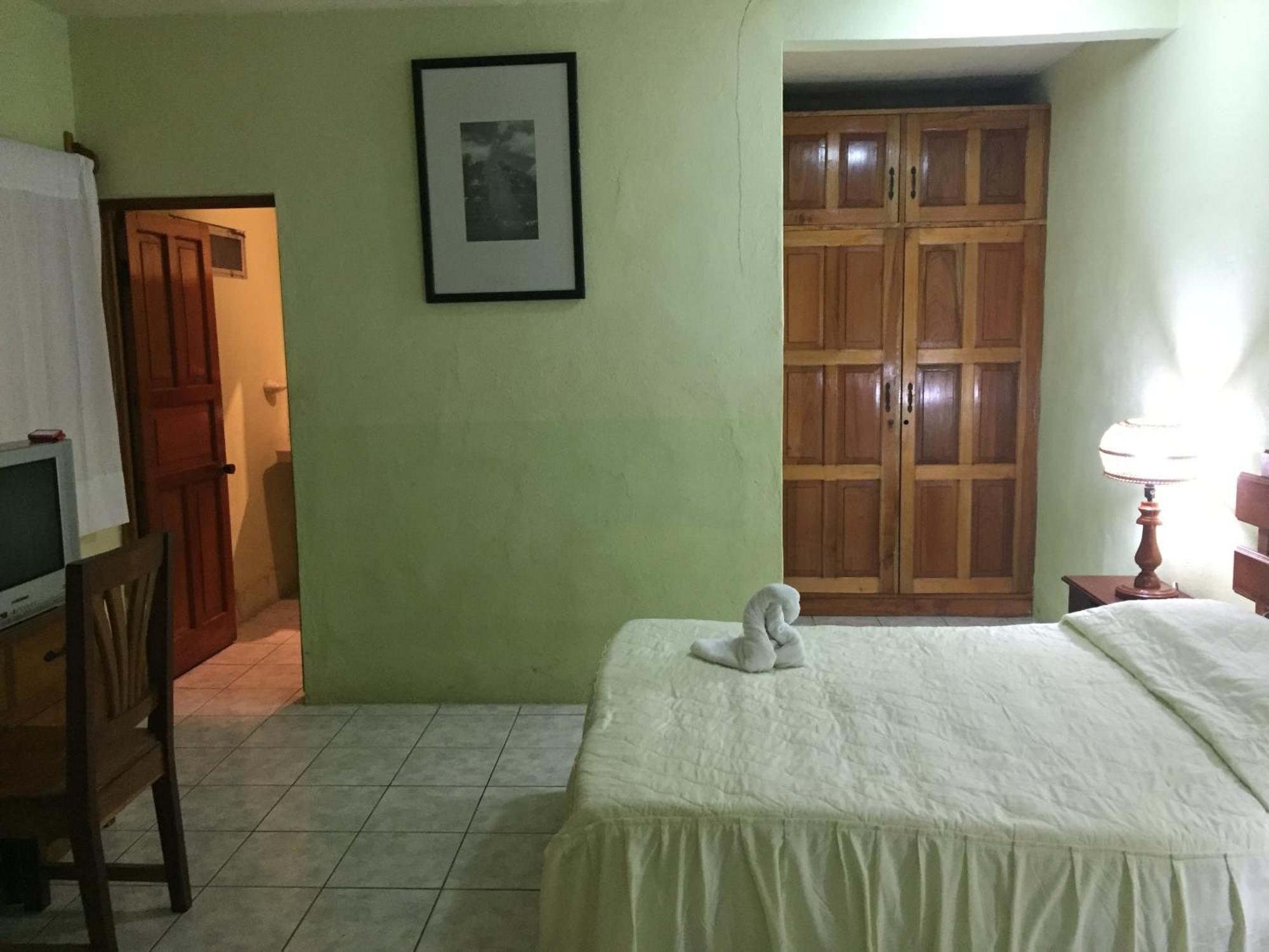 Nakum Hotel Flores Dış mekan fotoğraf
