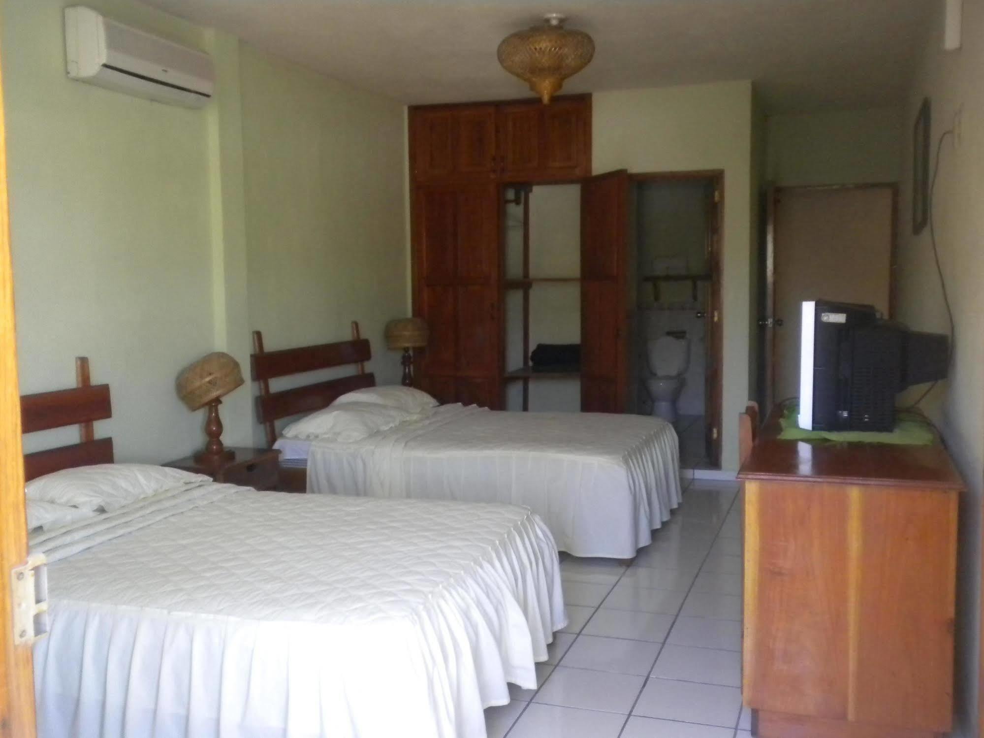 Nakum Hotel Flores Dış mekan fotoğraf